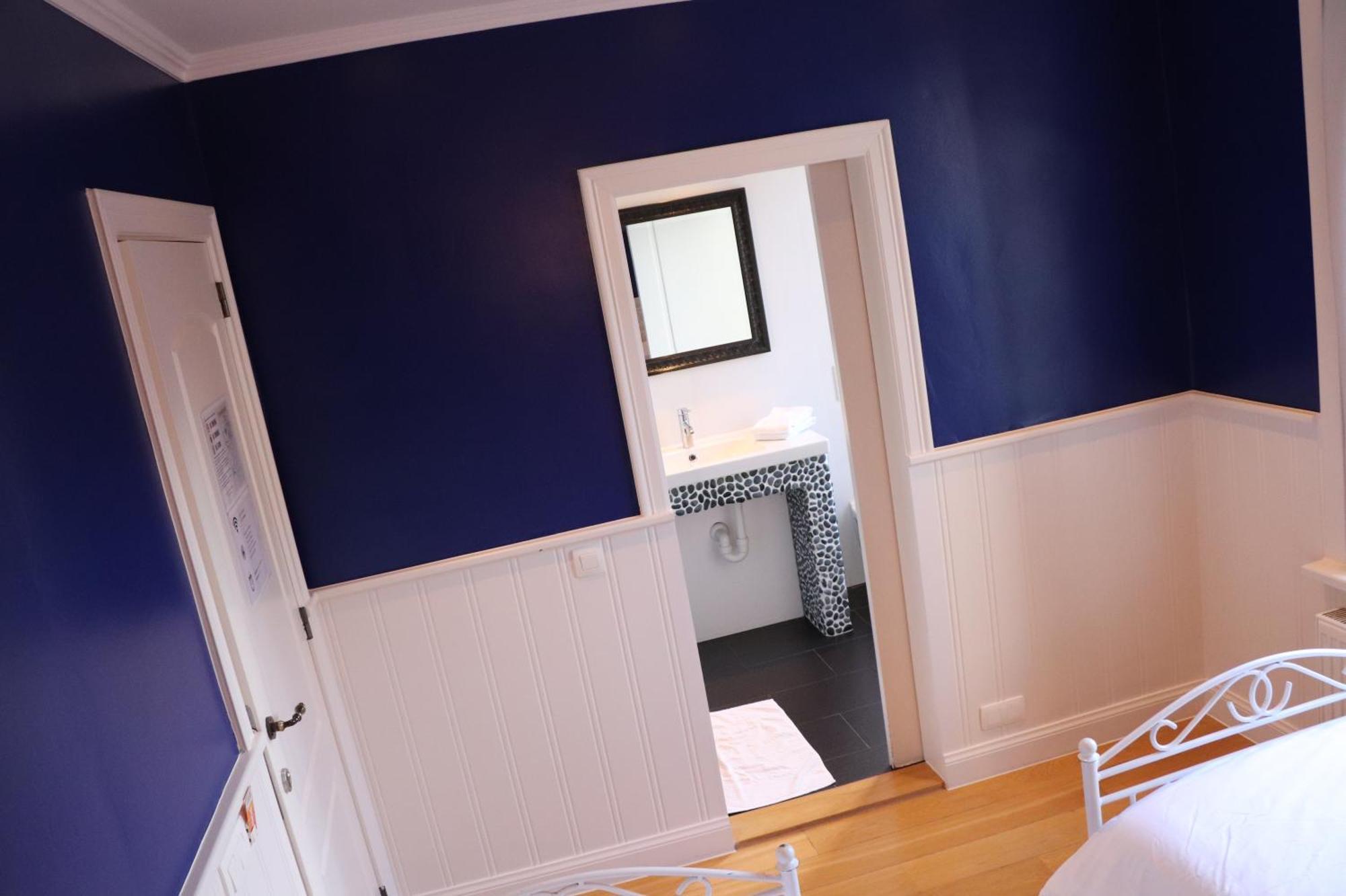 Hostel Lybeer Private Rooms Just For Two! Bruges Room photo
