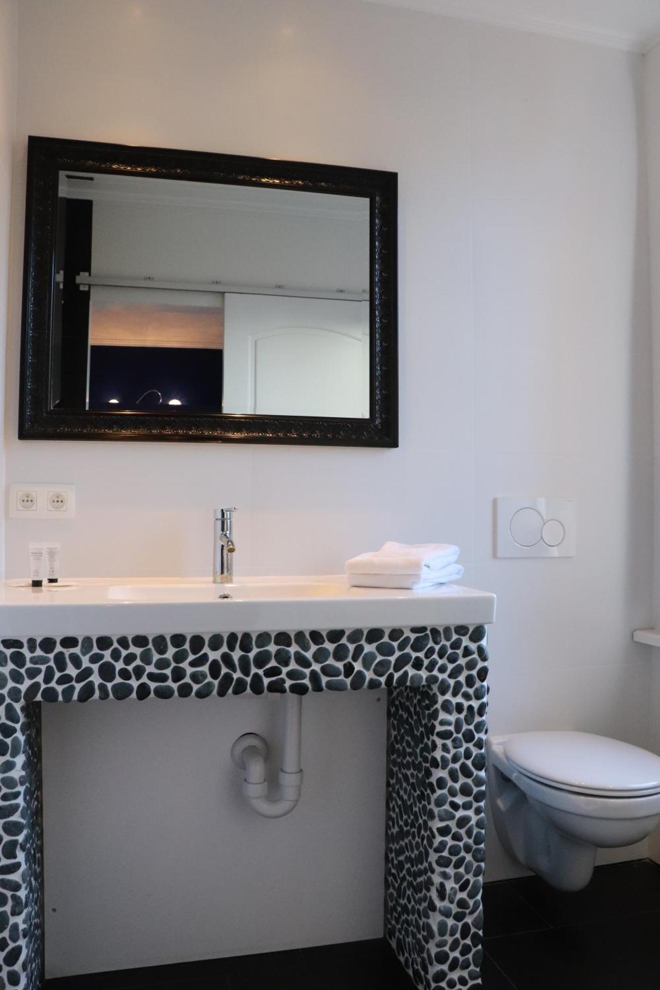 Hostel Lybeer Private Rooms Just For Two! Bruges Room photo